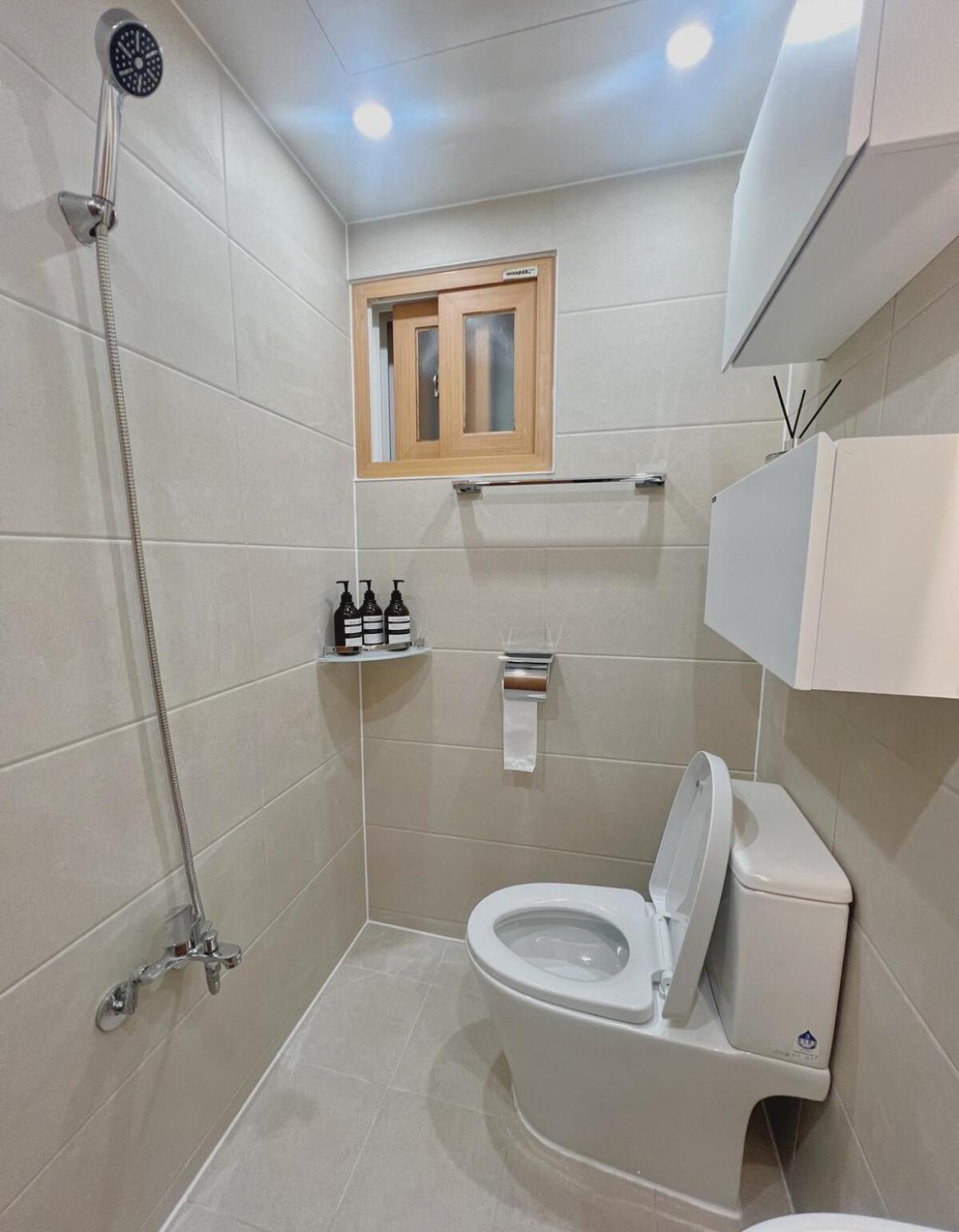 New Line 2 5 Minutes From Bongcheon Station 6 Minutes By Airport Bus 2 Up To 5 People * Seoul